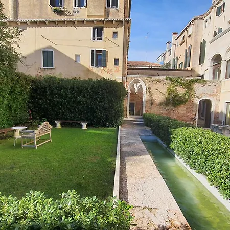 Palazzo Contarini Della Porta Di Ferro Apart Otel Venedik