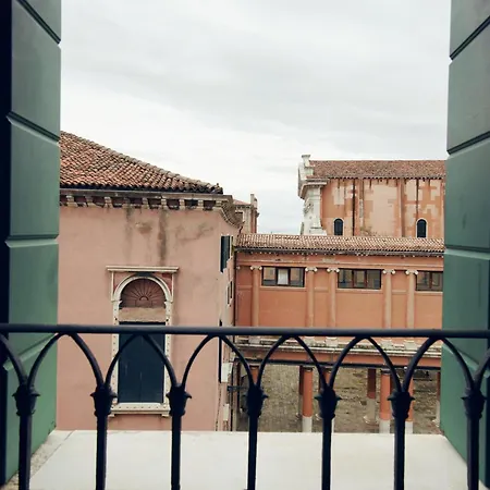 Palazzo Contarini Della Porta Di Ferro * Venedik