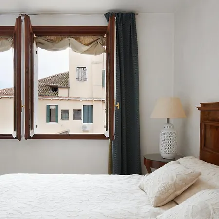 Palazzo Contarini Della Porta Di Ferro Apart Otel