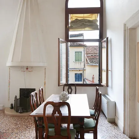 Palazzo Contarini Della Porta Di Ferro Apart Otel