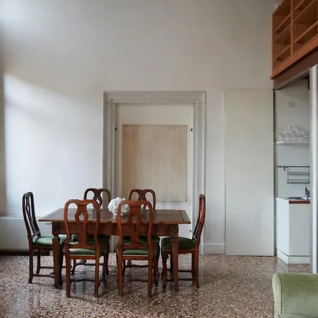 Palazzo Contarini Della Porta Di Ferro Apart Otel *