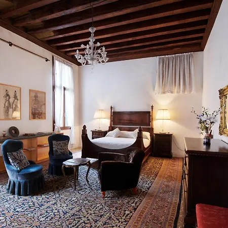 Palazzo Contarini Della Porta Di Ferro Venice