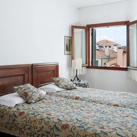 Palazzo Contarini Della Porta Di Ferro Aparthotel