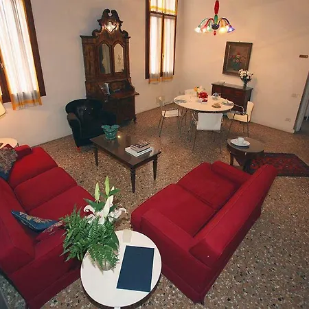 Aparthotel Palazzo Contarini Della Porta Di Ferro 2*
