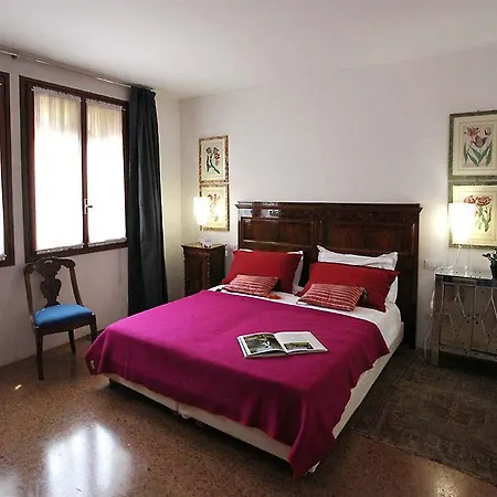Palazzo Contarini Della Porta Di Ferro Aparthotel 2*