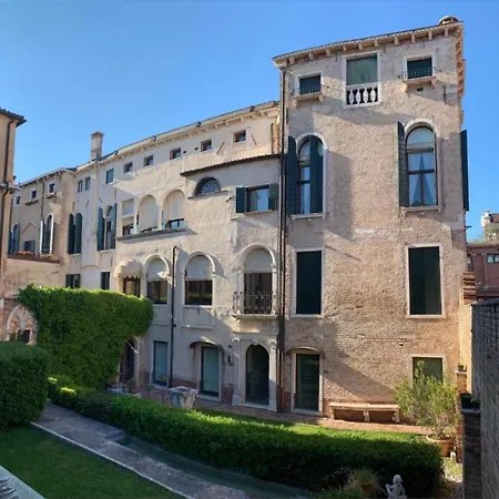 Palazzo Contarini Della Porta Di Ferro Апарт-отель *