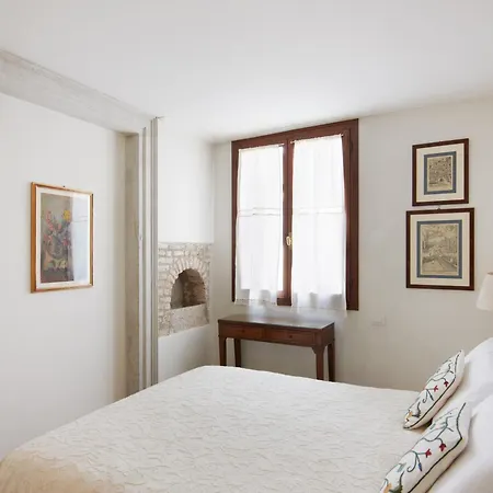 Palazzo Contarini Della Porta Di Ferro * Венеция