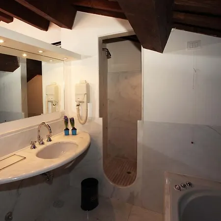 Palazzo Contarini Della Porta Di Ferro Aparthotel 2*