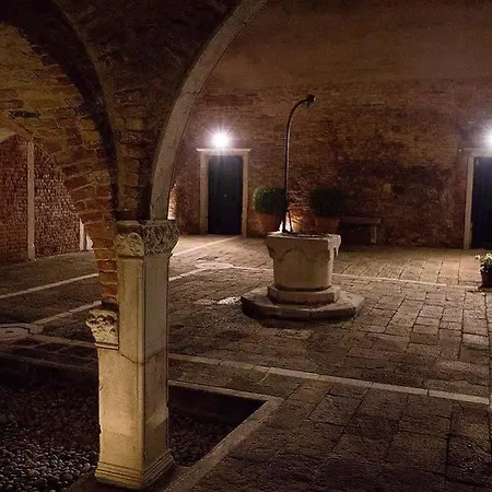 Palazzo Contarini Della Porta Di Ferro 2* Venice