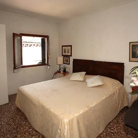 Aparthotel Palazzo Contarini Della Porta Di Ferro 2*