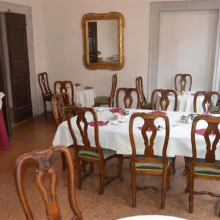 Palazzo Contarini Della Porta Di Ferro Aparthotel 2*