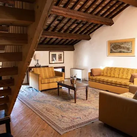 Palazzo Contarini Della Porta Di Ferro 2*