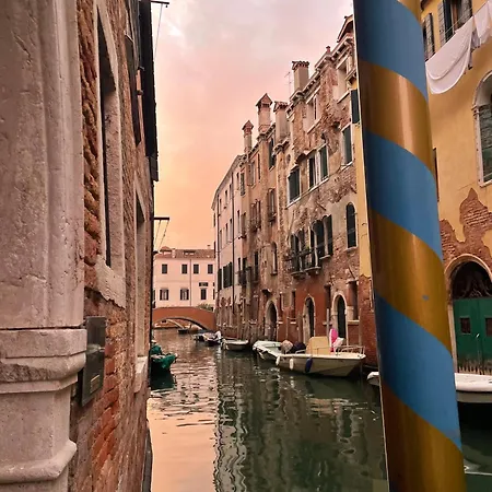 Lägenhetshotell Palazzo Contarini Della Porta Di Ferro *