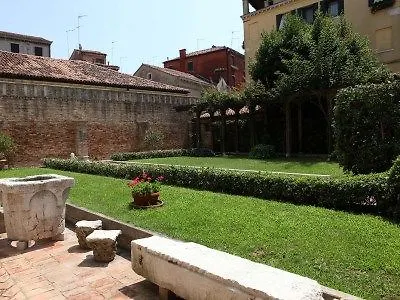 Apartmanhotel Palazzo Contarini Della Porta Di Ferro
