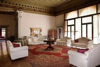 Palazzo Contarini Della Porta Di Ferro Apartmanhotel Velence