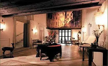 Palazzo Contarini Della Porta Di Ferro 2*