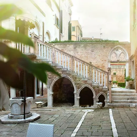 Palazzo Contarini Della Porta Di Ferro