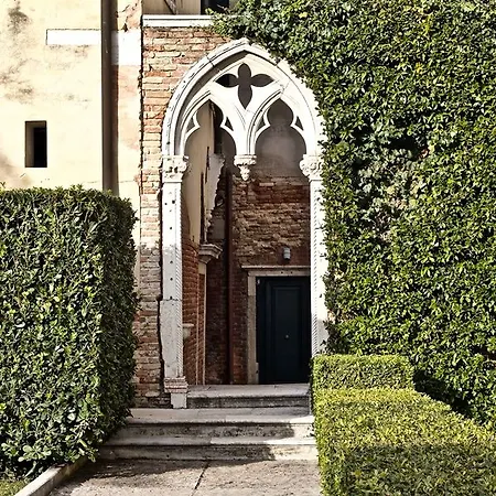 Palazzo Contarini Della Porta Di Ferro 2* Velence