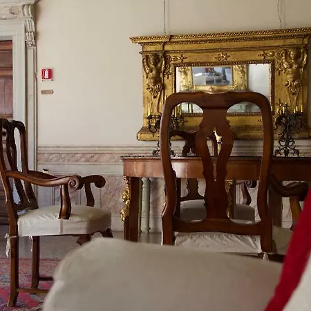 Apartmanhotel Palazzo Contarini Della Porta Di Ferro