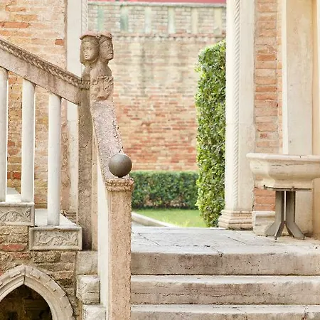 Palazzo Contarini Della Porta Di Ferro Velence