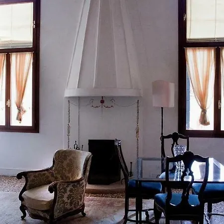 Apartmanhotel Palazzo Contarini Della Porta Di Ferro 2*