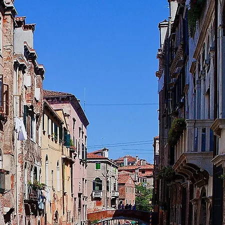 Palazzo Contarini Della Porta Di Ferro 2* Velence